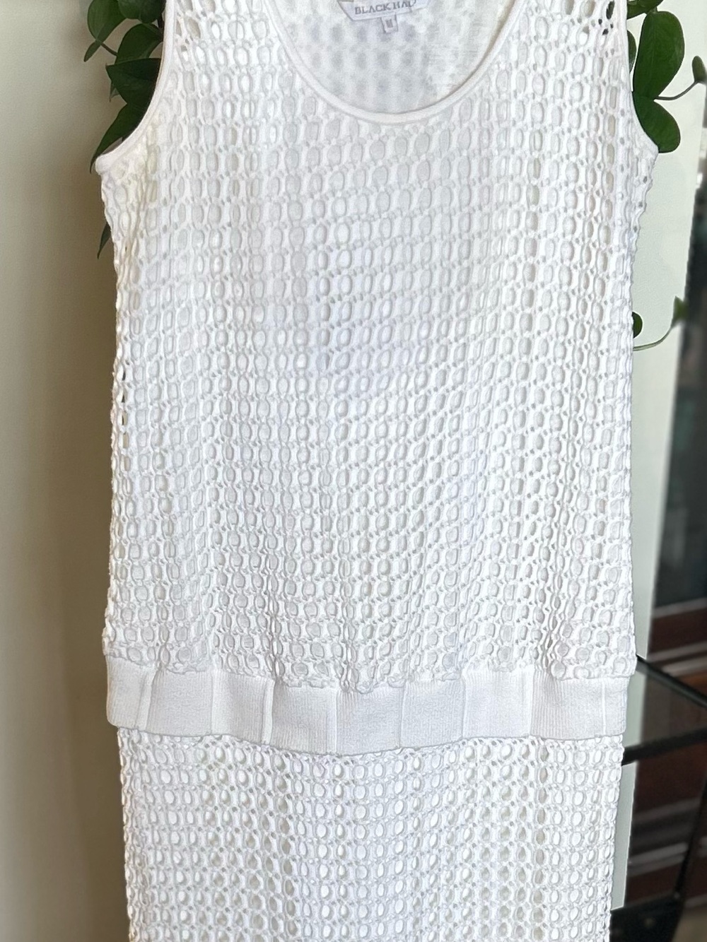 Black Halo White Sleeveless Eyelet Shift Dress. Note stains on pic is just water